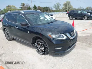 2018 Nissan Rogue SV z VIN JN8AT2MV4JW353812, wystawiony jako IAAI lot #42137926 z przebiegiem 100 186 mil mil oraz . Historia ofert i sprzedaży dostępna na DreamBid. Obrazek 1.