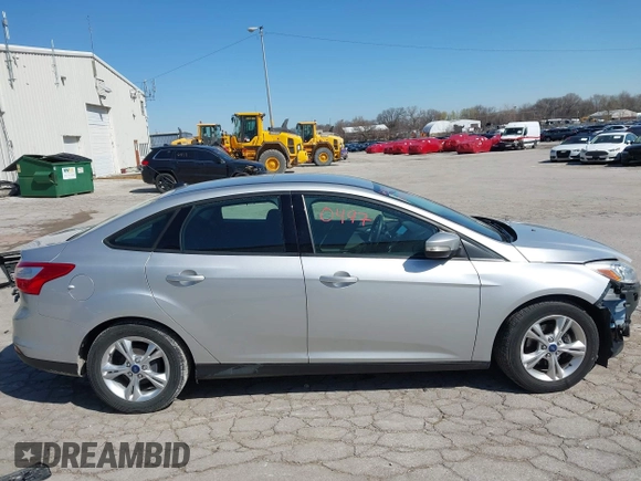 2013 Ford Focus SE z VIN 1FADP3F23DL306241, wystawiony jako IAAI lot #41980497 z przebiegiem 63 313 mil mil oraz . Historia ofert i sprzedaży dostępna na DreamBid. Obrazek 14.