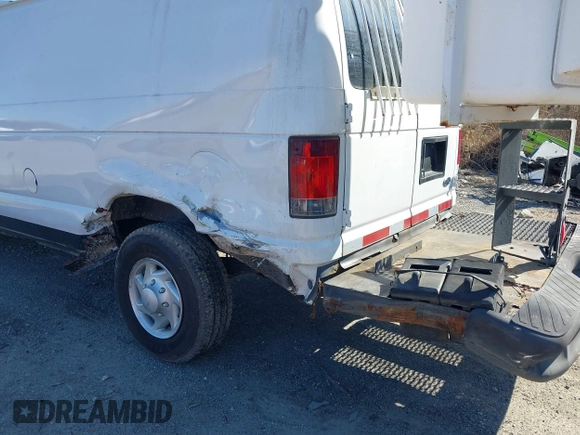 2007 Ford Econoline Cargo with VIN 1FTSE34L47DA57417, listed as a IAAI auction lot 41832862 with 124,517 mi miles. Bid and sale history available at carsss.com. Image 6.