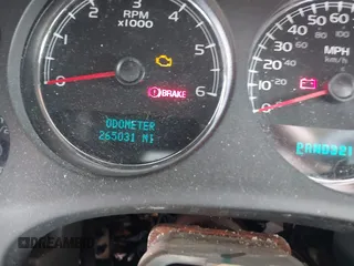 2007 GMC Yukon z VIN 1GKEK13077J129718, wystawiony jako IAAI lot #42449926 z przebiegiem 265 031 mil mil oraz . Historia ofert i sprzedaży dostępna na DreamBid. Obrazek 7.