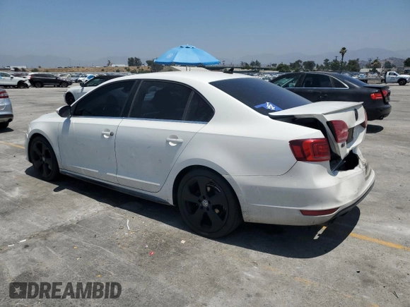 2013 Volkswagen Jetta Autobahn with VIN 3VW4T7AJ4DM288209, listed as a Copart auction lot 61137085 with 240,500 mi miles and Salvage title. Bid and sale history available at DreamBid. Image 2.