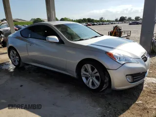 2010 Hyundai Genesis Coupe Grand Touring z VIN KMHHU6KH8AU040913, wystawiony jako Copart lot #57479885 z przebiegiem Nie podano mil oraz Szkoda całkowita • Salvage title. Historia ofert i sprzedaży dostępna na DreamBid. Obrazek 4.
