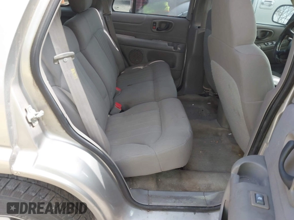 2004 Chevrolet Blazer LS z VIN 1GNDT13X04K164924, wystawiony jako IAAI lot #41803471 z przebiegiem 166 708 mil mil oraz . Historia ofert i sprzedaży dostępna na DreamBid. Obrazek 8.