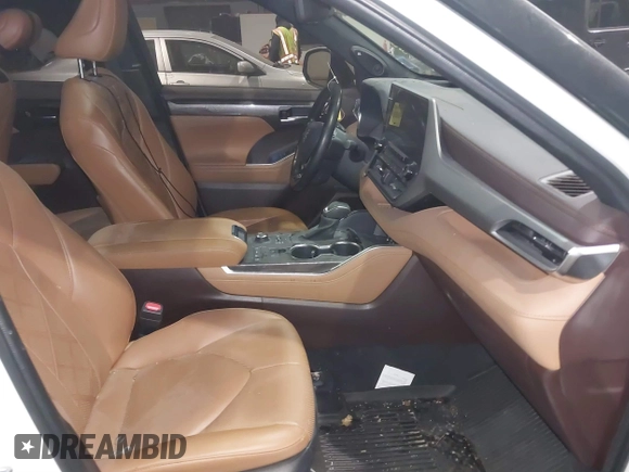 2022 Toyota Highlander Platinum z VIN 5TDFZRBH6NS192150, wystawiony jako IAAI lot #41291531 z przebiegiem 67 474 mil mil oraz . Historia ofert i sprzedaży dostępna na DreamBid. Obrazek 5.