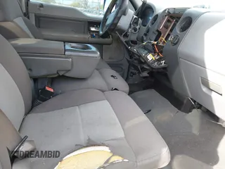 2006 Ford F-150 STX z VIN 1FTRX12W86NA01130, wystawiony jako IAAI lot #41690557 z przebiegiem 261 315 mil mil oraz . Historia ofert i sprzedaży dostępna na DreamBid. Obrazek 5.