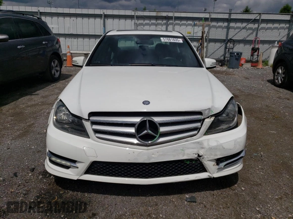 2013 Mercedes-Benz C 300 Sport z VIN WDDGF8ABXDR246301, wystawiony jako Copart lot #57881835 z przebiegiem 101 856 mil mil oraz Szkoda całkowita • Salvage title. Historia ofert i sprzedaży dostępna na DreamBid. Obrazek 5.