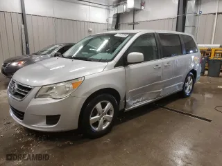 2010 Volkswagen Routan SE with VIN 2V4RW3D18AR202351, listed as a Copart auction lot 77172724 with 166,999 mi miles and Clean Title. Bid and sale history available at carsss.com. Image 1.