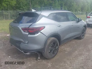 2024 Chevrolet Blazer LT z VIN 3GNKBCR46RS282636, wystawiony jako IAAI lot #42263380 z przebiegiem 17 412 mil mil oraz . Historia ofert i sprzedaży dostępna na DreamBid. Obrazek 4.