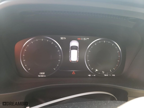 2019 Volvo XC40 Momentum with VIN YV4162UK3K2131387, listed as a Copart auction lot 66198303 with 13,032 mi miles. Bid and sale history available at carsss.com. Image 9.