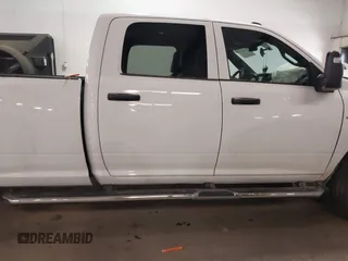 2023 Ram 2500 Tradesman z VIN 3C6UR5HL0PG529660, wystawiony jako IAAI lot #41491722 z przebiegiem 43 672 mil mil oraz . Historia ofert i sprzedaży dostępna na DreamBid. Obrazek 13.