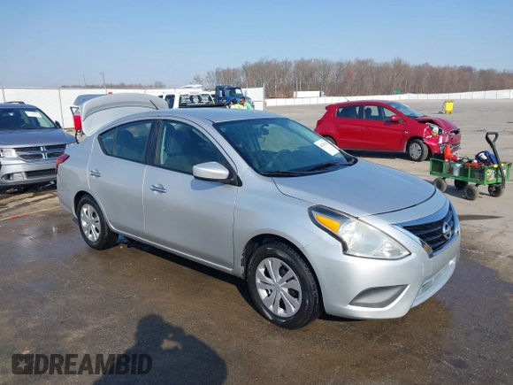 2017 Nissan Versa SV z VIN 3N1CN7AP3HK427702, wystawiony jako IAAI lot #41741711 z przebiegiem 146 889 mil mil oraz . Historia ofert i sprzedaży dostępna na DreamBid. Obrazek 1.
