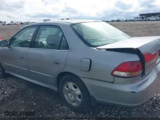 2001 Honda Accord Sdn EX w/Leather with VIN 1HGCG16591A044738, listed as a IAAI auction lot 42015929 with 225,963 mi miles. Bid and sale history available at carsss.com. Image 3.