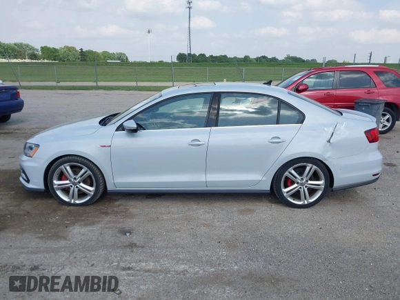 2017 Volkswagen Jetta GLI z VIN 3VW5T7AJ0HM338792, wystawiony jako IAAI lot #42285176 z przebiegiem 95 566 mil mil oraz . Historia ofert i sprzedaży dostępna na DreamBid. Obrazek 14.