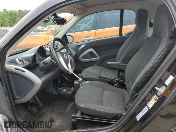 2014 Smart fortwo Pure z VIN WMEEJ3BA2EK733447, wystawiony jako Copart lot #53882735 z przebiegiem Nie podano mil oraz Tytuł czysty. Historia ofert i sprzedaży dostępna na DreamBid. Obrazek 7.