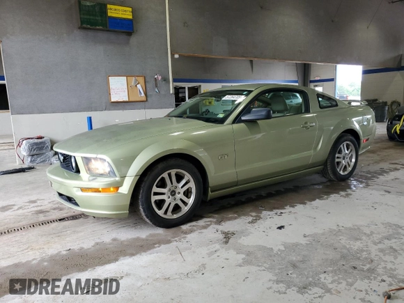 2005 Ford Mustang GT Deluxe z VIN 1ZVFT82H955226208, wystawiony jako Copart lot #57264705 z przebiegiem 36 462 mil mil oraz Szkoda całkowita • Salvage title. Historia ofert i sprzedaży dostępna na DreamBid. Obrazek 1.