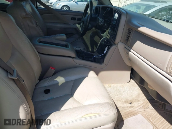 2003 Chevrolet Suburban LS with VIN 3GNEC16Z23G115327, listed as a IAAI auction lot 41912608 with 258,190 mi miles. Bid and sale history available at carsss.com. Image 5.