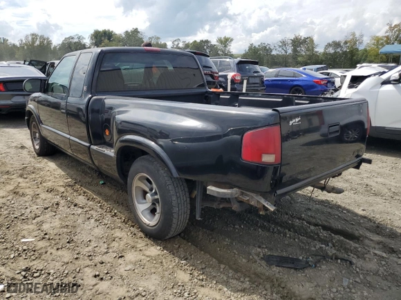 2001 GMC Sonoma SLS w/1SG Pkg with VIN 1GTCS19W918158165, listed as a Copart auction lot 72705004 with 113,121 mi miles and Salvage Title. Bid and sale history available at carsss.com. Image 2.