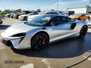 2023 McLaren Artura z VIN SBM16AEA4PW001953, wystawiony jako Copart lot #80270564 z przebiegiem 5956 mil mil oraz Nie do naprawy. Historia ofert i sprzedaży dostępna na DreamBid. Obrazek 1.