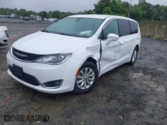 2018 Chrysler Pacifica Touring Plus z VIN 2C4RC1FG3JR102912, wystawiony jako IAAI lot #42240609 z przebiegiem 72 329 mil mil oraz . Historia ofert i sprzedaży dostępna na DreamBid. Obrazek 17.