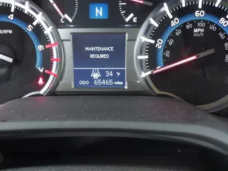 2018 Toyota 4Runner SR5 z VIN JTEBU5JR3J5543673, wystawiony jako IAAI lot #41174753 z przebiegiem 65 465 mil mil oraz . Historia ofert i sprzedaży dostępna na DreamBid. Obrazek 7.