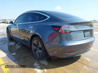 2019 Tesla Model 3 Mid Range z VIN 5YJ3E1EA7KF298816, wystawiony jako IAAI lot #42194478 z przebiegiem 86 017 mil mil oraz . Historia ofert i sprzedaży dostępna na DreamBid. Obrazek 3.