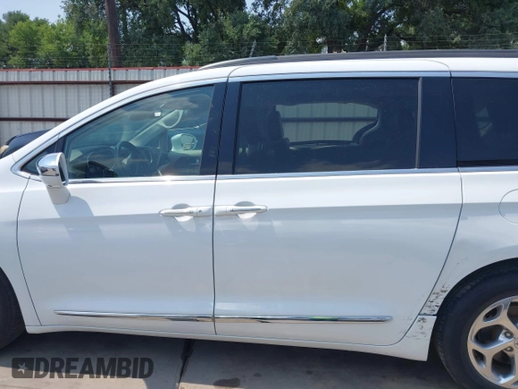 2022 Chrysler Pacifica Limited z VIN 2C4RC1GG4NR138872, wystawiony jako IAAI lot #42278641 z przebiegiem 83 738 mil mil oraz . Historia ofert i sprzedaży dostępna na DreamBid. Obrazek 15.
