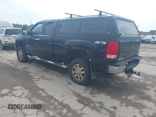 2011 GMC Sierra 2500HD Work Truck z VIN 1GT22ZC82BZ459036, wystawiony jako IAAI lot #42126973 z przebiegiem 122 296 mil mil oraz . Historia ofert i sprzedaży dostępna na DreamBid. Obrazek 3.