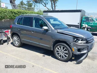 2015 Volkswagen Tiguan R-Line z VIN WVGAV7AX4FW561281, wystawiony jako IAAI lot #42293905 z przebiegiem 77 256 mil mil oraz . Historia ofert i sprzedaży dostępna na DreamBid. Obrazek 1.