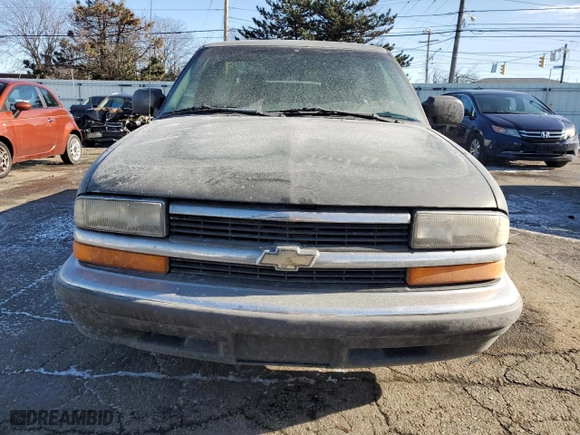 2000 Chevrolet S-10 LS with VIN 1GCCS14W7Y8286972, listed as a Copart auction lot 84642504 with 200,833 mi miles and Salvage Title. Bid and sale history available at carsss.com. Image 5.