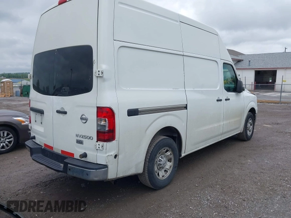 2013 Nissan NV Cargo SV z VIN 1N6BF0LY9DN112245, wystawiony jako IAAI lot #39354014 z przebiegiem 394 272 mil mil oraz . Historia ofert i sprzedaży dostępna na DreamBid. Obrazek 4.