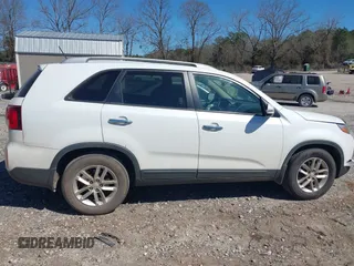 2014 Kia Sorento LX with VIN 5XYKT4A68EG521124, listed as a IAAI auction lot 41670919 with 181,722 mi miles. Bid and sale history available at carsss.com. Image 13.