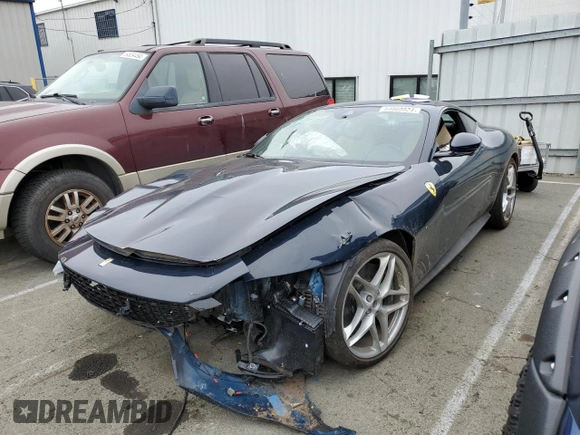 2024 Ferrari Roma z VIN ZFF98RNA9R0301984, wystawiony jako Copart lot #54060024 z przebiegiem Nie podano mil oraz Szkody całkowita. Historia ofert i sprzedaży dostępna na DreamBid. Obrazek 1.