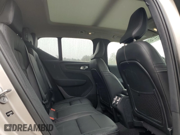 2023 Volvo XC40 Plus Dark Theme с VIN YV4L12UL1P2938143, выставлен на аукционе Copart как лот 55974655 с пробегом 18 336 миль миль и Списание • Salvage title. История ставок и продаж доступна на DreamBid. Изображение 11.