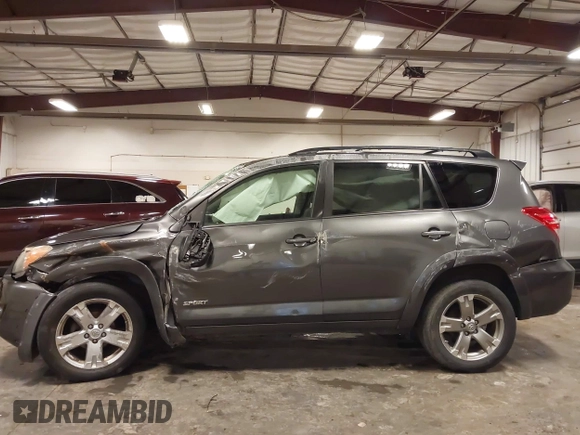 2011 Toyota RAV4 Sport z VIN 2T3RF4DV9BW093683, wystawiony jako IAAI lot #42548342 z przebiegiem 122 023 mil mil oraz . Historia ofert i sprzedaży dostępna na DreamBid. Obrazek 6.