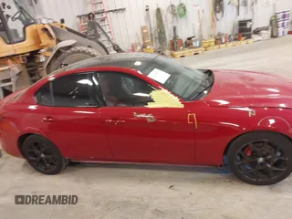 2020 Alfa Romeo Giulia z VIN ZARFANANXL7624226, wystawiony jako IAAI lot #41969817 z przebiegiem 60 367 mil mil oraz . Historia ofert i sprzedaży dostępna na DreamBid. Obrazek 13.
