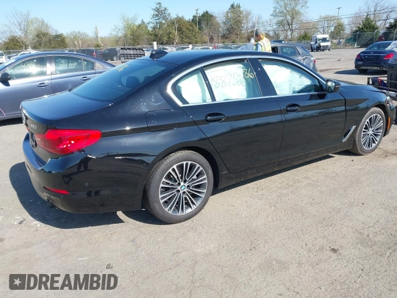 2020 BMW 5 Series 530i xDrive z VIN WBAJR7C03LCD76807, wystawiony jako IAAI lot #41887586 z przebiegiem 54 830 mil mil oraz . Historia ofert i sprzedaży dostępna na DreamBid. Obrazek 4.