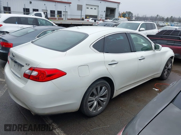 2013 Infiniti M with VIN JN1BY1AP2DM511813, listed as a IAAI auction lot 41577968 with 191,608 mi miles and . Bid and sale history available at DreamBid. Image 4.