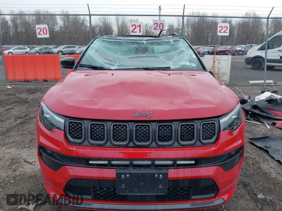 2024 Jeep Compass Limited with VIN 3C4NJDCNXRT600798, listed as a IAAI auction lot 41774417 with 9,729 mi miles and . Bid and sale history available at carsss.com. Image 13.
