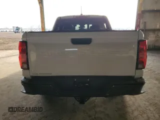 2024 Chevrolet Colorado 4WD Work Truck z VIN 1GCPTBEK1R1317174, wystawiony jako Copart lot #43582685 z przebiegiem Nie podano mil oraz Szkoda całkowita • Salvage title. Historia ofert i sprzedaży dostępna na DreamBid. Obrazek 6.