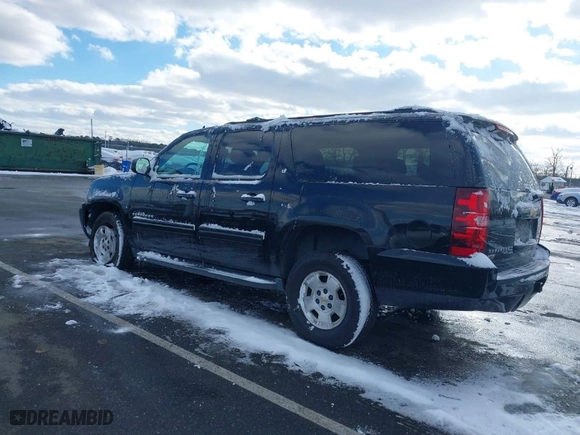 2014 Chevrolet Suburban LT with VIN 1GNSKJE79ER112014, listed as a IAAI auction lot 41384706 with 257,484 mi miles. Bid and sale history available at carsss.com. Image 3.