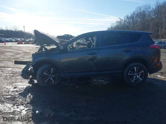 2018 Toyota RAV4 XLE with VIN 2T3WFREV6JW473206, listed as a IAAI auction lot 41530333 with 1 mi miles. Bid and sale history available at carsss.com. Image 13.