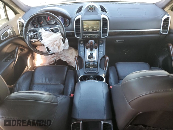 2015 Porsche Cayenne Turbo z VIN WP1AC2A23FLA82531, wystawiony jako Copart lot #79864874 z przebiegiem 74 051 mil mil oraz Szkoda całkowita • Salvage title. Historia ofert i sprzedaży dostępna na DreamBid. Obrazek 8.