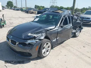 2016 BMW 3 Series 328i xDrive z VIN WBA8E3C58GK503641, wystawiony jako IAAI lot #42282926 z przebiegiem 130 039 mil mil oraz . Historia ofert i sprzedaży dostępna na DreamBid. Obrazek 17.