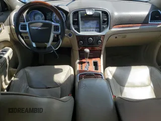 2011 Chrysler 300 C z VIN 2C3CA6CTXBH581058, wystawiony jako Copart lot #51690545 z przebiegiem 147 218 mil mil oraz Szkoda całkowita • Salvage title. Historia ofert i sprzedaży dostępna na DreamBid. Obrazek 8.