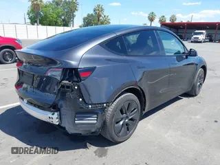 2024 Tesla Model Y с VIN 7SAYGDED2RF102144, выставлен на аукционе IAAI как лот 42278757 с пробегом 25 787 миль миль и . История ставок и продаж доступна на DreamBid. Изображение 4.