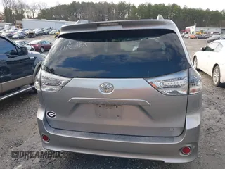 2011 Toyota Sienna SE with VIN 5TDXK3DC3BS049935, listed as a IAAI auction lot 41539665 with 269,130 mi miles. Bid and sale history available at carsss.com. Image 16.