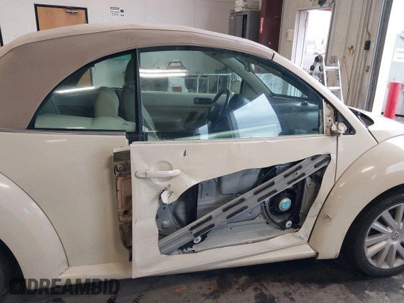 2009 Volkswagen Beetle S с VIN 3VWRG31Y89M409086, выставлен на аукционе IAAI как лот 41890714 с пробегом 100 034 миль миль и . История ставок и продаж доступна на DreamBid. Изображение 14.