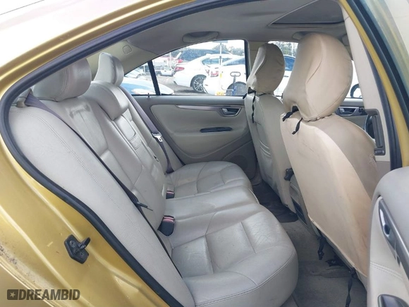 2001 Volvo S60 with VIN YV1RS53D112026586, listed as a IAAI auction lot 41795346 with 206,927 mi miles. Bid and sale history available at carsss.com. Image 8.