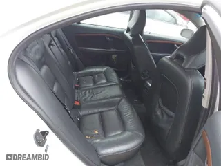 2010 Volvo S80 I6 with VIN YV1982AS0A1118129, listed as a IAAI auction lot 42033536 with 163,623 mi miles. Bid and sale history available at carsss.com. Image 8.