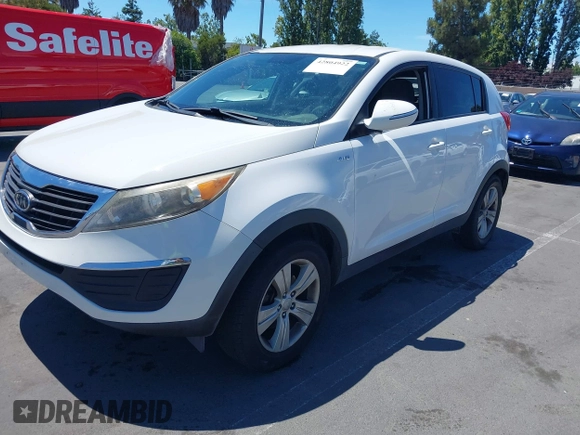 2012 Kia Sportage LX z VIN KNDPBCA21C7297706, wystawiony jako IAAI lot #42804922 z przebiegiem 187 840 mil mil oraz . Historia ofert i sprzedaży dostępna na DreamBid. Obrazek 2.